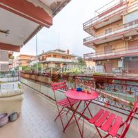 TRILOCALE IN CENTRO CON BOX AUTO