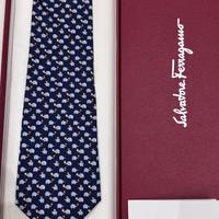Cravatta Salvatore Ferragamo pari al NUOVO