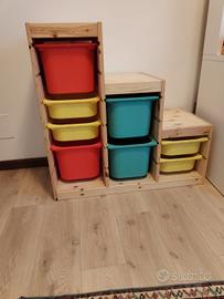 Mobile Trofast Ikea con contenitori giocattoli