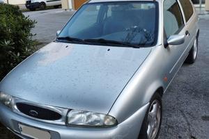 2 Ford Fiesta 1.2 16V trentennali