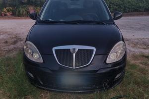 lancia ypsilon 2011