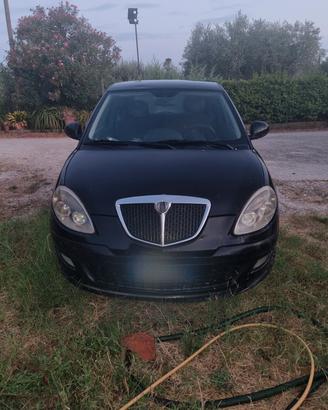 lancia ypsilon 2011