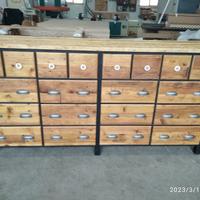 credenza in abete vecchio con ante e cassetti