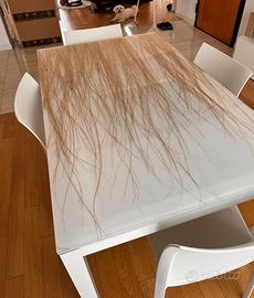 Tavolo di design Colico con sedie abbinate