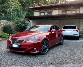 LEXUS IS 220d F-Sport, LEGGERE