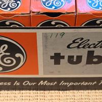 Valvole Electronic, commutatori e 2 strumenti 