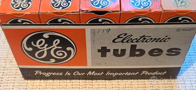 Valvole Electronic, commutatori e 2 strumenti 