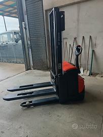 Transpallet elettrico con sollevatore