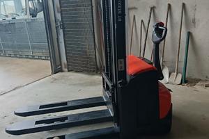 Transpallet elettrico con sollevatore