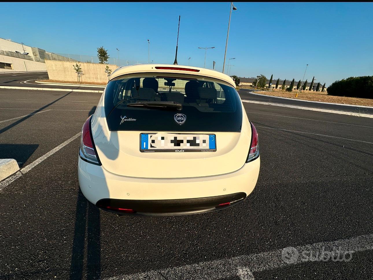Lancia Ypsilon 2015 photo 2