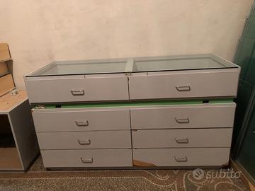 arredamento banchi usati per negozio