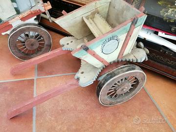 3 Carrettini siciliani in legno.