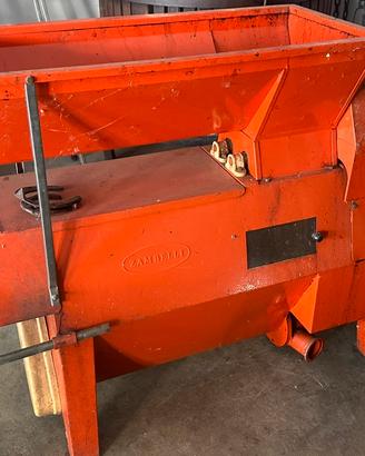 Attrezzo per la vendemmia. Sgranatrice elettrica