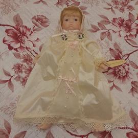 Bambola neonato in porcellana