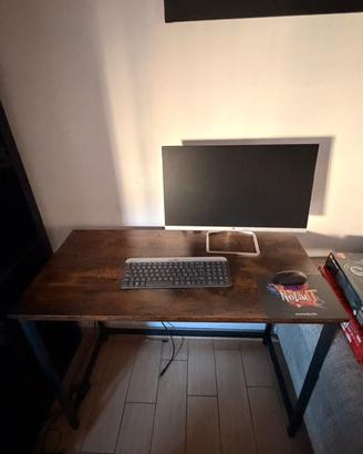 Sedia ergonomica e scrivania 100x50