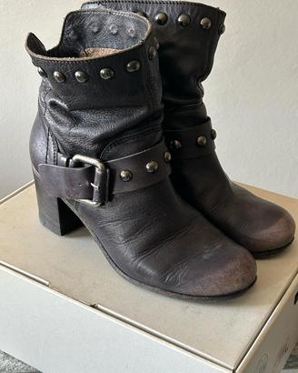 Tronchetti O.X.S. n. 37.5, nero