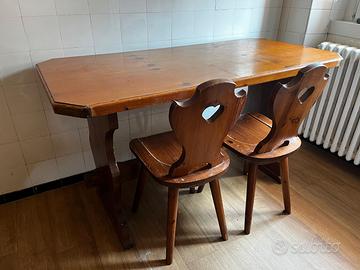 Tavolo in legno + 4 sedie con cuore