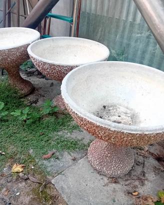 tris di fioriere a coppa in cemento e graniglia
