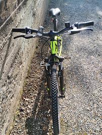 Bicicletta Decathlon Rockraider verde pe Ragazzo 1