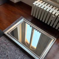 Specchio artigianale con cornice argentata