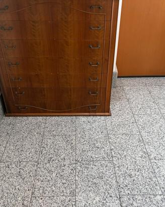 Cassettiera in noce con 7 cassetti