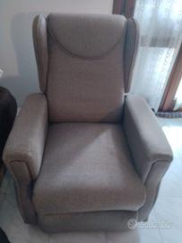 Poltrona alzapersona elettrica per anziani