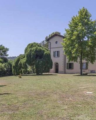 Appartamento di 265 m² con più di 5 locali a Ozzan
