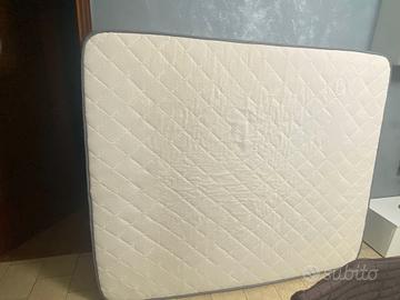 materasso matrimoniale come nuovo 