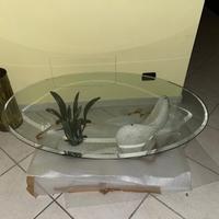 Tavolo da salone - lampadari - uomo morto