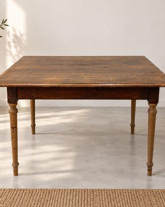 Tavolo d’epoca in legno con gambe tornite laccate