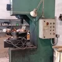 Pressa oleodinamica grande