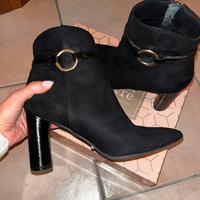 Stivaletti con tacco neri