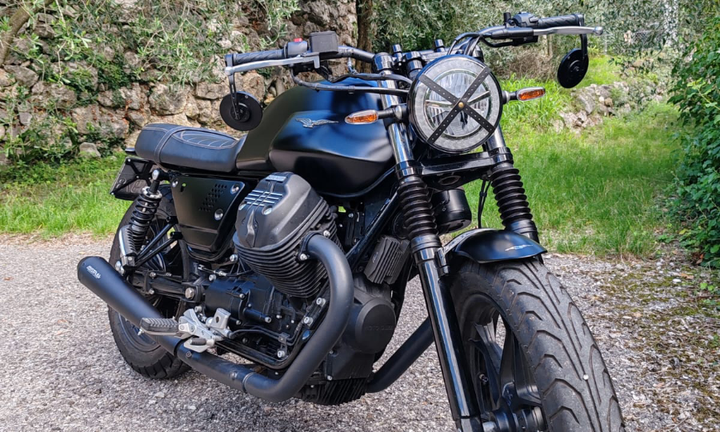 Moto Guzzi V7 III Night Pack