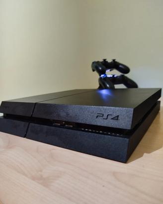 PS4 con 2 joypad + giochi + stazione ricarica