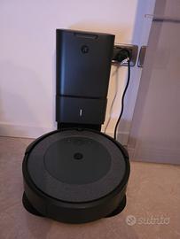 iRobot Roomba i3 con svuotamento automatico