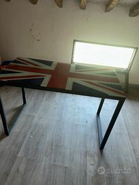 tavolo con bandiera inglese