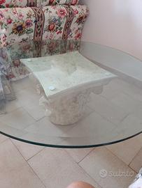 tavolo di vetro rotondo con base stile Romano 