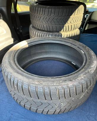 Treno di gomme invernali Pirelli Sottozzero