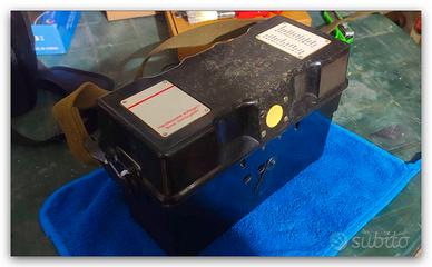 Telefono da campo interamente in bachelite