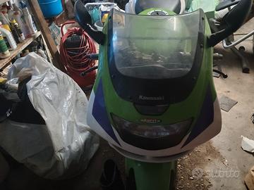 kawasaki zx6r 