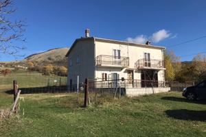 Casale in campagna con terreno