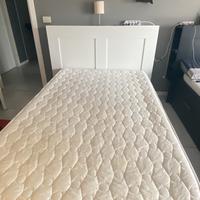 Letto ad una piazza e mezzo con testiera in legno