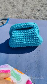 borsetta clutch azzurra fatta a mano 