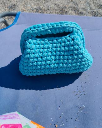 borsetta clutch azzurra fatta a mano 