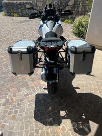 Valige Moto Guzzi Stelvio ‘25