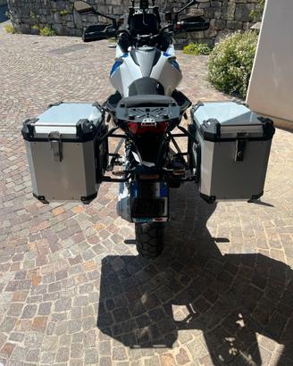 Valige Moto Guzzi Stelvio ‘25