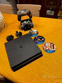 Play station 4 slim con 2 joistick + 3 giochi