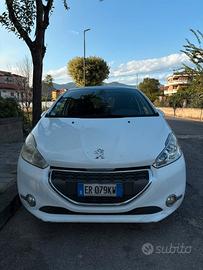Peugeot 208 anno 2013, 1.2 benzina 82cv