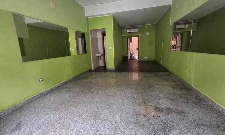 Bottega ad una luce via placida