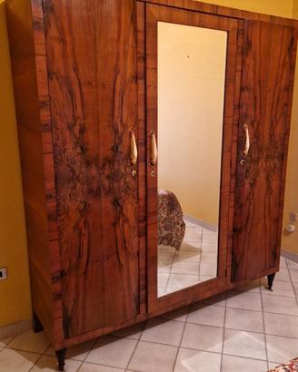 Armadio Vintage a 3 Ante in Legno - Stile Classico